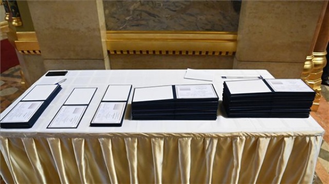 Listás mandátumot szerzett országgyűlési képviselők megbízólevelének ünnepélyes átadása