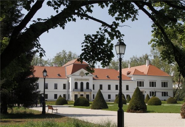 Befejeződött a nagycenki Széchenyi-kastély megújulásának épület-kivitelezési szakasza