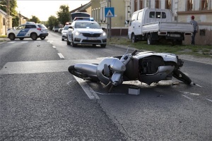 Személygépkocsi és motorkerékpár ütközött Nagykanizsán