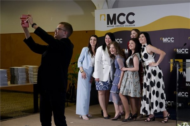 Az MCC posztgraduális programjainak diplomaátadója
