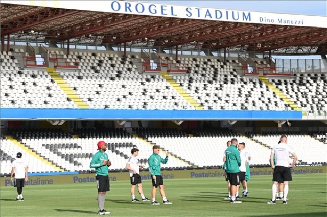 Olasz-magyar - A magyar labdarúgó-válogatott a mérkőzés helyszínén Cesenában 