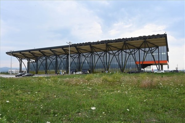 A virtuális irányítótorony beüzemelése után megnyithatják a brassói nemzetközi repülőteret