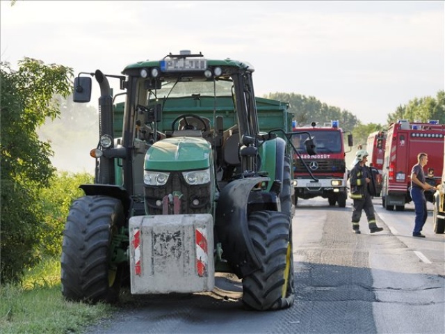Hárman meghaltak két kamion és egy traktor ütközésekor Bács-Kiskunban