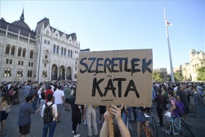 A Momentum tüntetése a kata módosítása ellen Budapesten