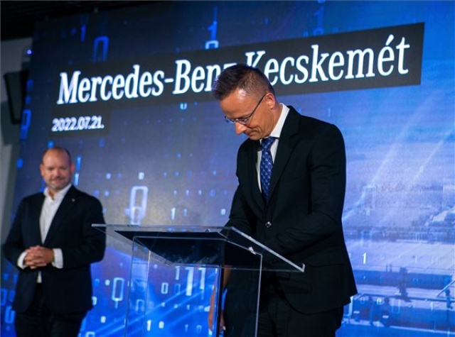 400 milliárd forintos gigaberuházás keretében új gyártósorokat telepít Kecskemétre a Mercedes
