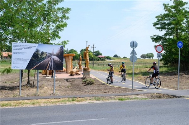 Újabb szakasszal Velencéig bővült a Budapest-Balaton kerékpárút
