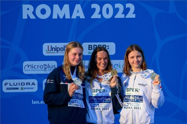 Vizes Eb - Úszás - Molnár Dóra bronzérmes 200 méter háton