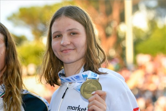Vizes Eb - Úszás - Molnár Dóra bronzérmes 200 méter háton