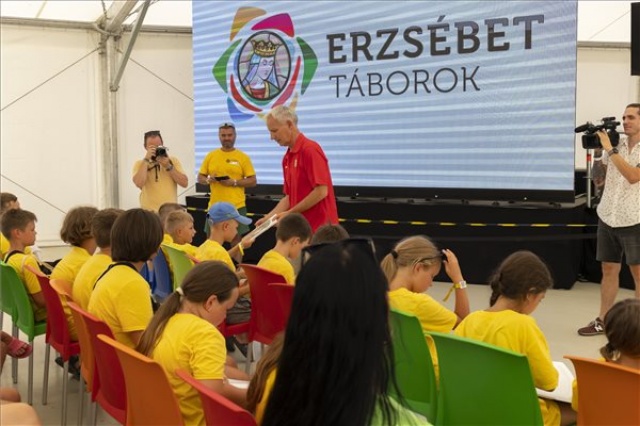 Soltész: ezerkétszáz ukrán menekült gyermek táborozott Magyarországon