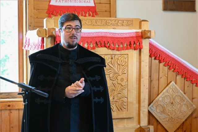 A székelyföldi Kommandón felavatták a magyar állami támogatással felújított református templomot