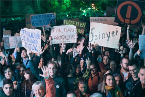 A pedagógusok melletti szolidaritási tüntetést tartottak Budapesten