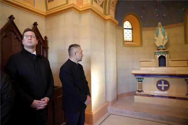 Átadták a felújított Ermel-Vojnits mauzóleumot Bonyhádon