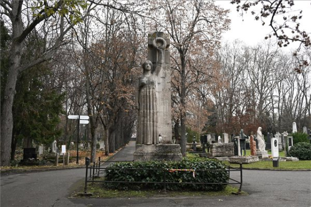 Megújul Munkácsy Mihály síremléke a Fiumei úti sírkertben