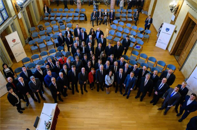 EKF - Közös nyilatkozatot fogadtak el Veszprém város és három vármegye közgyűlései az EKF-együttműködésről