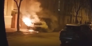 Kiégett egy autó a Petőfi Sándor sugárúton