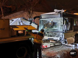Autóbusz és személyautó ütközött Szegeden