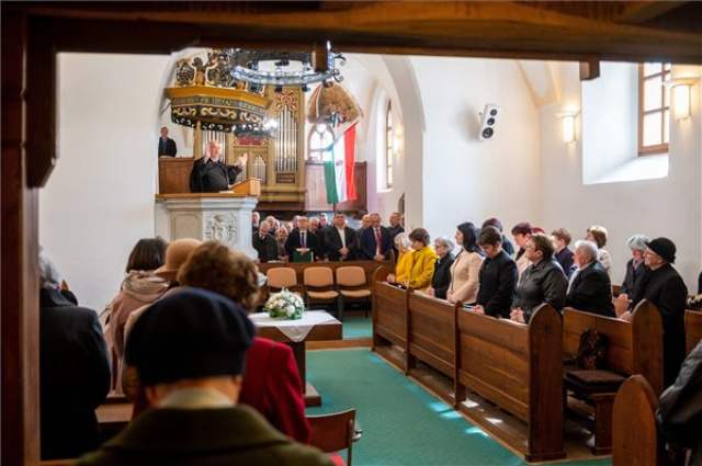 A magyar kormány támogatásával megújult a bethleni református templom orgonája