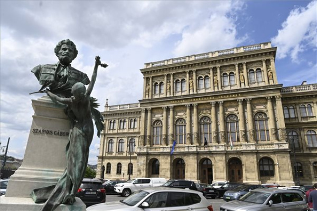 Nyáron kezdődik a Magyar Tudományos Akadémia székházának felújítása