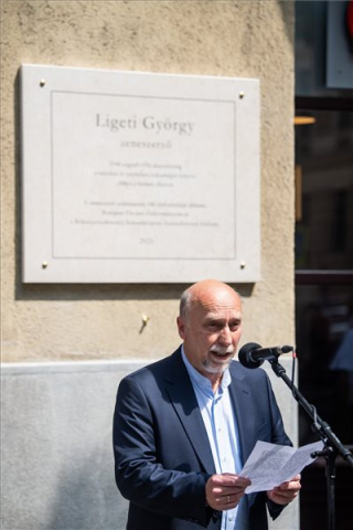 Emléktáblát avattak Budapesten Ligeti György születésének 100. évfordulója alkalmából
