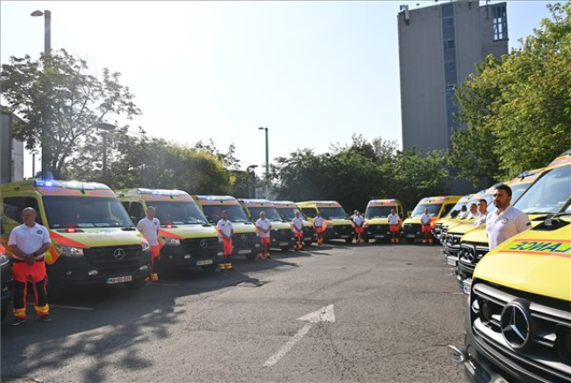 Újabb tizenkilenc mentőautó állt szolgálatba az Országos Mentőszolgálatnál