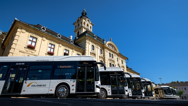 Elektromos buszok átadása Szeged