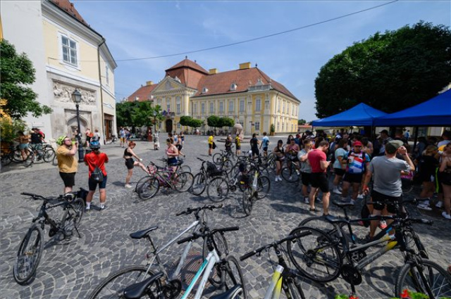 EFOTT - Székesfehérvárra ért a Tekerj az EFOTT-ra biciklitúra