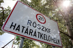 Illegális bevándorlás - Rétvári Bence és Bakondi György sajtótájékoztatója a röszkei határátkelőnél