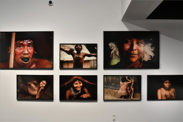 Claudia Andujar fotókiállítása a Néprajzi Múzeumban