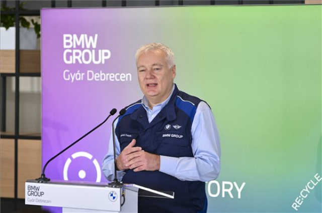 Diákoknak rendeztek járműipari nyílt napot a BMW debreceni gyárában