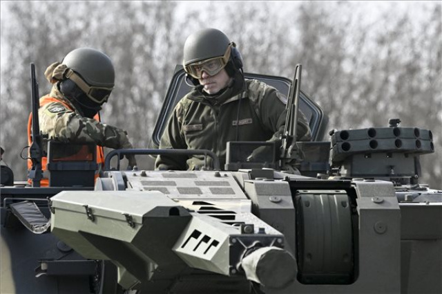 A Lynx lövészpáncélosok harcjárművezető gyakorlata Tatárszentgyörgyön 