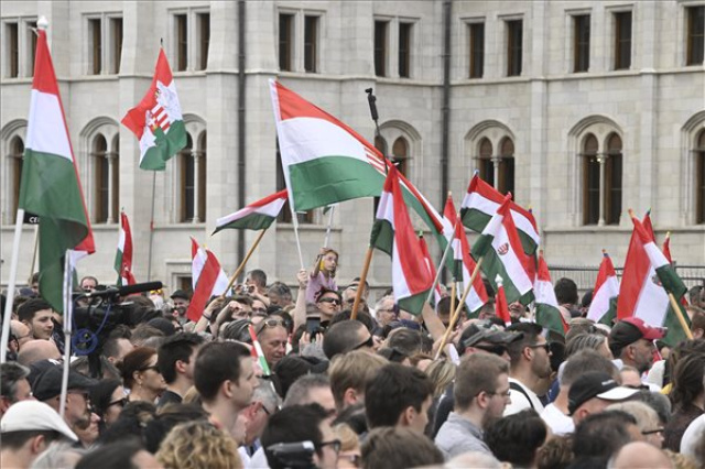 Voks 24 - A Magyar Péter által meghirdetett demonstráció Budapesten 