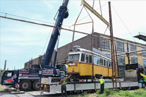 Két régi villamos restaurálást kezdi meg a Közlekedési Múzeum 