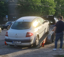Kigyulladt egy autó a Berlini körúton