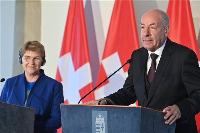 Sulyok Tamás fogadta a svájci elnököt