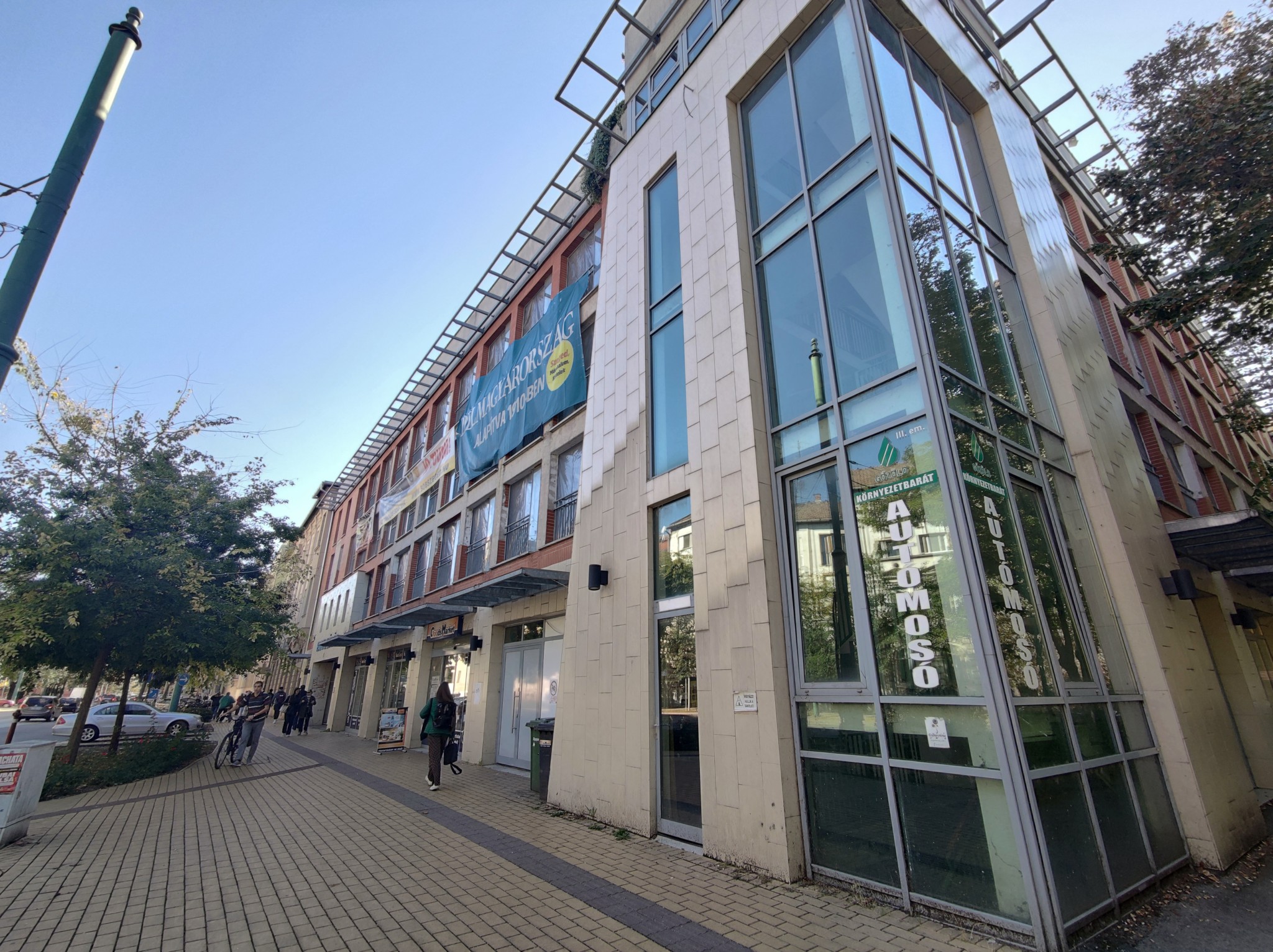 Munkásszálló lesz a Honvéd téri parkolóházból